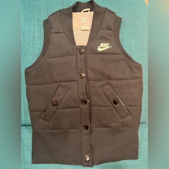 Nike Vest - Picture 1 of 4